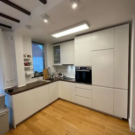 Spacious & Cozy House. 3 Bedrooms, 2.5 Bathrooms *