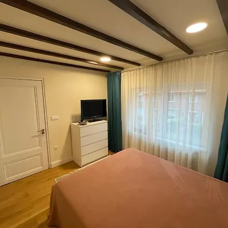 Spacious & Cozy House. 3 Bedrooms, 2.5 Bathrooms 힐베르쉼