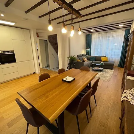 Spacious & Cozy House. 3 Bedrooms, 2.5 Bathrooms 빌라 힐베르쉼