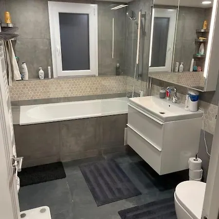 Spacious & Cozy House. 3 Bedrooms, 2.5 Bathrooms 빌라 힐베르쉼